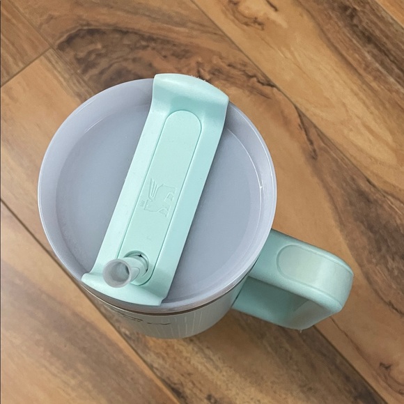 Stanley Aqua Blue Insulated Mug 40 ounce - Picture 4 of 5